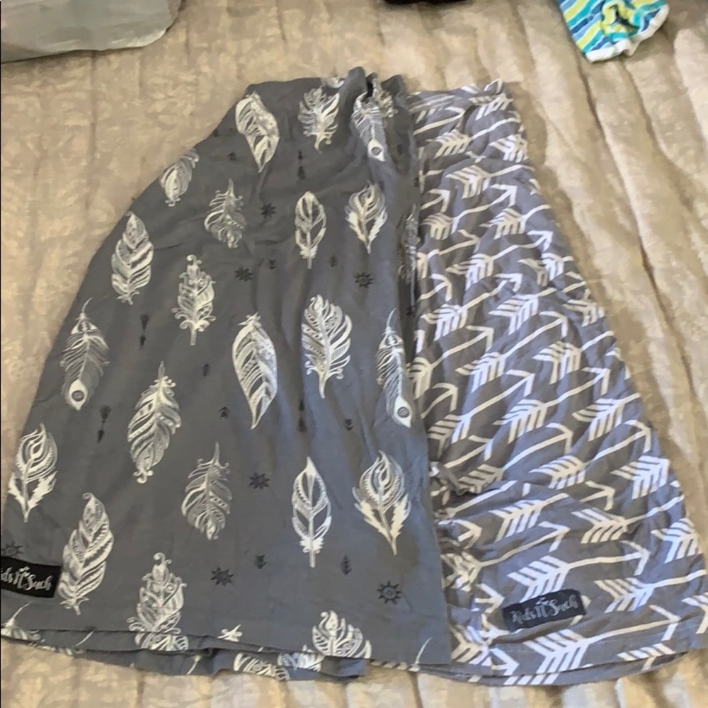 Stretch multi-use cover for baby